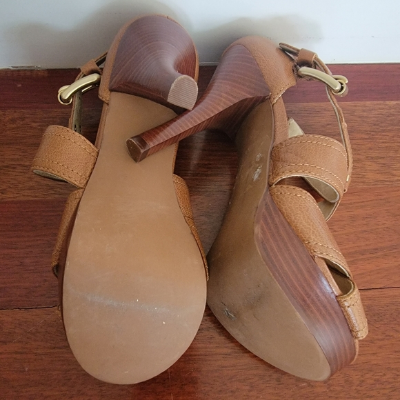 Michael Kors Cognac Cross Heels with Gold Harware - Picture 7 of 8